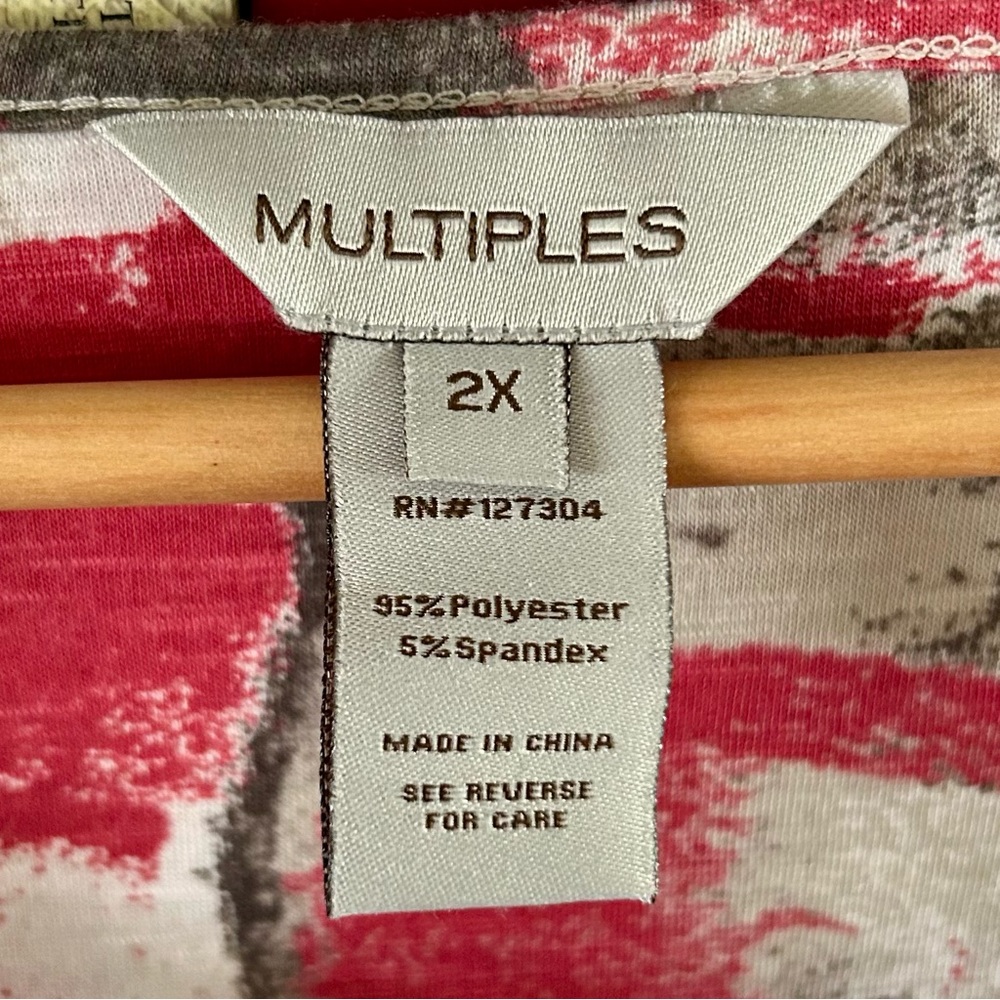 Multiples Red Gray Beige Abstract 3/4 Sleeves Top, size 2x - Picture 4 of 6
